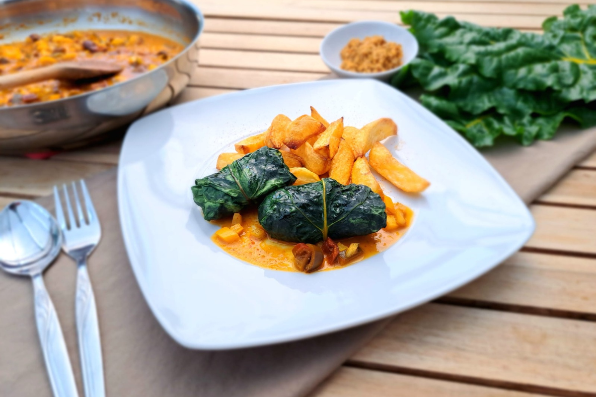 Gefüllte Mangoldblätter mit Quinoa und Räuchertofu