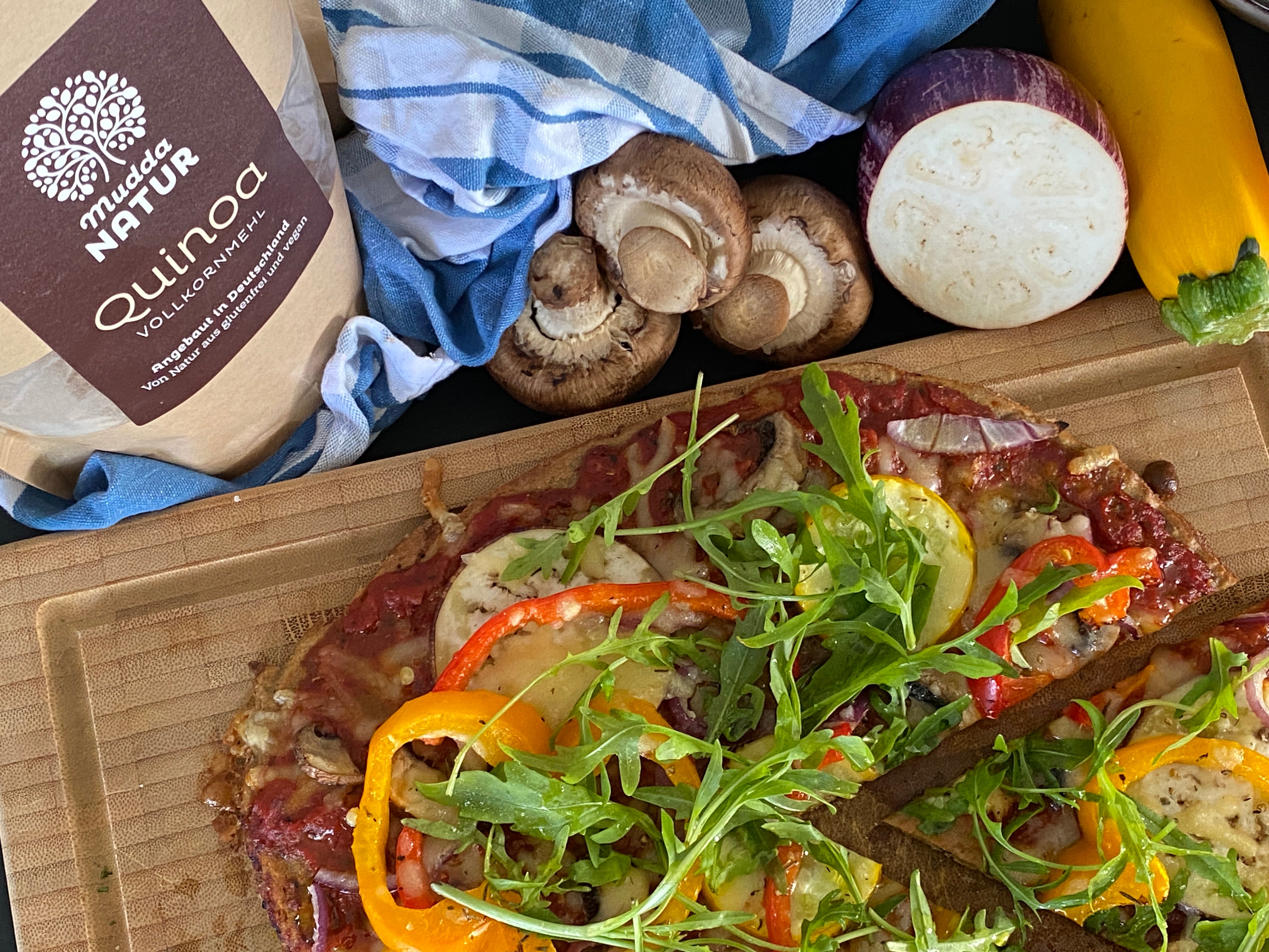 Knusprige Quinoa-Pizza mit leckerem Gemüse-Topping
