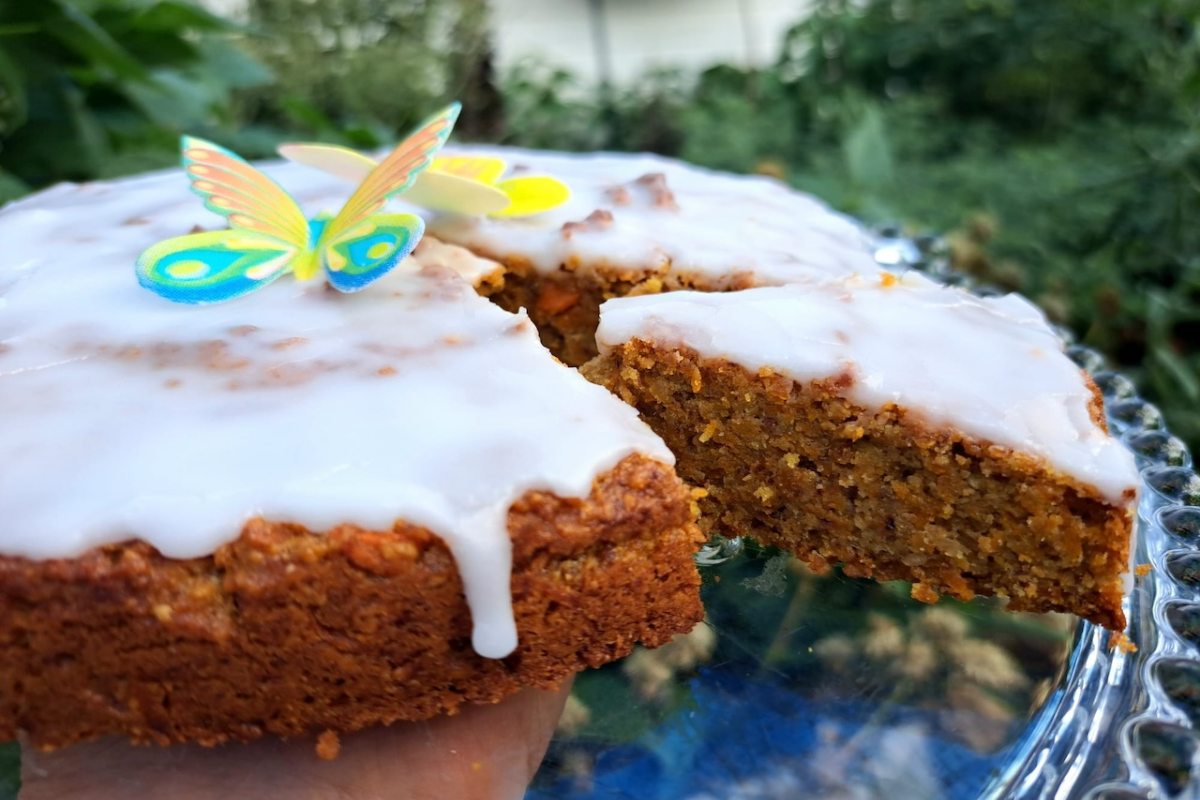 Saftiger Karottenkuchen mit Mudda Natur Quinoa-Mehl