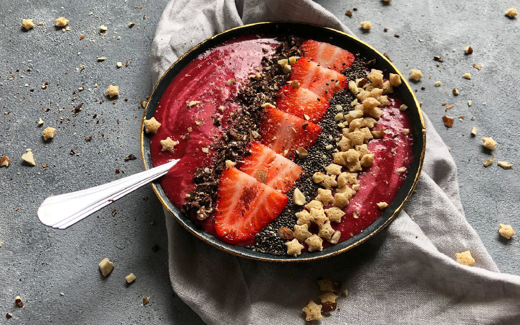 Vitaminreiche Erdbeer-Smoothie-Bowl
